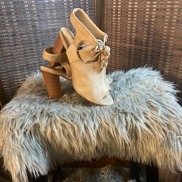 Tan Ankle Tie Cute Peep Toe Sandals - Picture 3 of 6